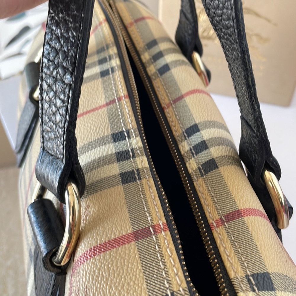 Authentic Burberry Boston Medium Bag. - Picture 11 of 17